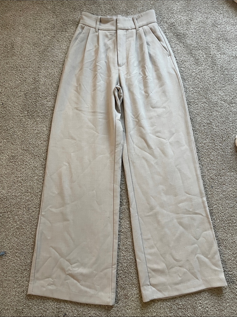 Abercrombie & Fitch Women’s Wide-Leg Pleated Chinos in Light Tan